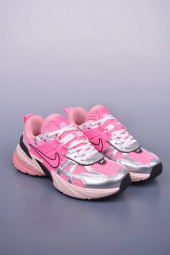 Nike V2K Runtekk 公司级版本 减震防滑复古低帮跑步鞋 材质上使用大面积网眼 皮革 Tpu 组成 支撑和透气性肯定不错 中底处由 Cushlon