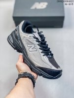 New Balance 509系列 复古休闲运动慢跑鞋 经典网面复古鞋型 造型简洁流畅 层次材质方面设计师在不同色彩区域同样采用拼接方式将翻毛皮、麂皮、网眼等面
