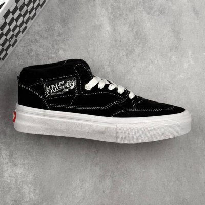 本地 核心私 万斯Vans Half Cab Pro Skate 传奇滑冰运动员签名款中邦滑板鞋 鞋面采用毛绒绒面革和皮革材料混合制成。黑色为运动鞋带来垂坠感，