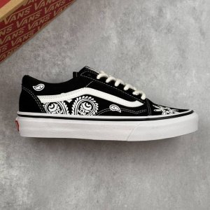 本地 核心私 万斯Vans Knu Skool 防滑减震低帮板鞋男女同款 Vans黑白腰果花 工艺：硫化1:1 重量1:1、真标、原钢印、材质标、鞋型标、合格标