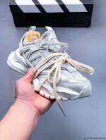 250 Vento Xlg Deluxe 潮流前卫科技 休闲运动老爹鞋 未来科技主义线条勾勒前卫张力 呈现饱满立体的3D感鞋身 浑厚中底搭载轻薄橡胶外底 皮革鞋