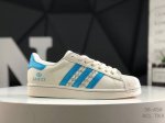 阿迪达斯 Adidas Superstar 2025年新款鞋子 新款经典贝壳头系列 新款休闲板鞋潮流男女士运动鞋 鞋面柔软皮革拼接材质 标志性的贝壳鞋头 简约的