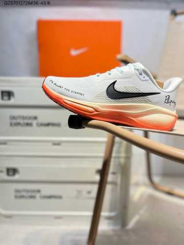 Nk Air Zoom Pegasus 41 登月跑鞋 登月41代超轻网面跑步鞋 脚跟区域营造出色舒适度，而在鞋底部分，搭载全掌型Zoom Air配置耐克网面透