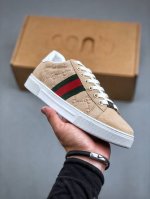 Gucci 2024轻奢单品 古驰百搭休闲运动板鞋 明星同款 小红书爆款 精选头层小牛皮 鞋面走线工整 清晰质感 高端时尚 简约大气 防滑舒适 鞋底采用固特异内