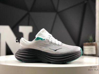 160 Hoka One One M Bondi 8 低帮跑步鞋 Bondi在本季向前迈出了大胆的一步，采用更柔软、更轻的泡沫和全新，的加长后跟几何形状进行了重