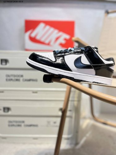 耐克Nike Dunk Low 板鞋Sb系列经典百搭休闲运动板鞋加厚鞋舌的填充 使舒适性大大提升 同时也更方便穿脱中底部分则加入了脚感柔软舒适Zoomair气垫