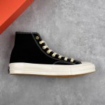 本地 核心私 converse Chuck 1970S 匡威官方新款 高帮星星硫化帆布鞋 经典70S鞋身搭配金色星星元素鞋带 后跟星星印花点缀与之相呼应 鞋带孔