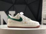 公司级带半码 耐克 Nike Air Force 1 ’07 空军一号低帮百搭休闲运动板鞋。柔软、弹性十足的缓震性能和出色的中底设计，横跨复古与现代的外型结合，