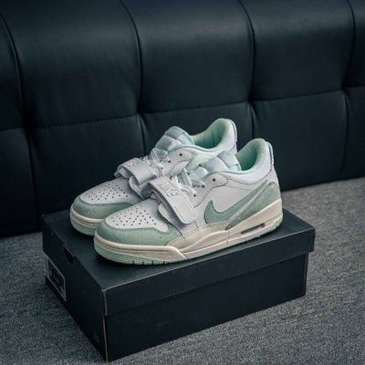 核心私 Nike Air Jordan Legacy 312 Low 乔丹 Aj 312 最强三合一混合版 有着交错结合的设计，它的名字就展现出它所包含的鞋款元