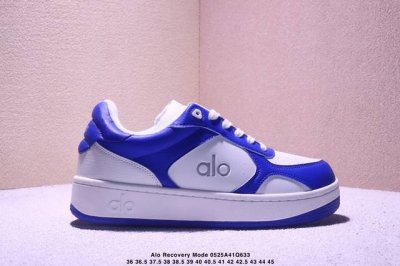 alo Yoga Recovery Mode 人气单品 舒适简约防滑耐磨低帮休闲板鞋 白蓝 #Alo Yoga于2007年创立于洛杉矶 意在传播有意识的运动 同