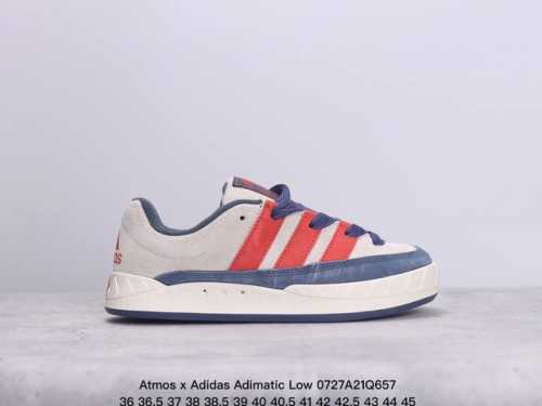 真标带半码 阿迪达斯 鲨鱼面包鞋 新联名开启,日本知名球鞋店铺atmos X Adidas Adimatic Low马蒂奇系列低帮复古鲨鱼面包休闲运动休闲滑板板