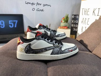 高端定制Nike Sb Dunk Low 蛇年限定 蛇鳞纹黑白高端定制 低帮休闲板鞋 定制鞋盒 大厂纯原品质出货 超高清洁度 皮料切割干净无任何毛边 细节完美