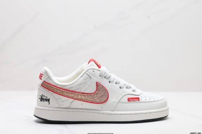 公司级nike Court Vision Lo联名 低帮百搭 透气休闲运动板鞋 兼顾舒适脚感和出众风范 演绎匠心之作 结构性的支撑贴合感结合复古篮球设计 电绣工