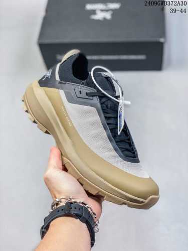 始祖鸟norvanld3Gore-Tex 覆盖防水男子越野跑鞋 官方同步上架适合技术路线单日徒步穿着 Aeriosflgtx鞋受到长途野外跑步鞋的启发 适合在变