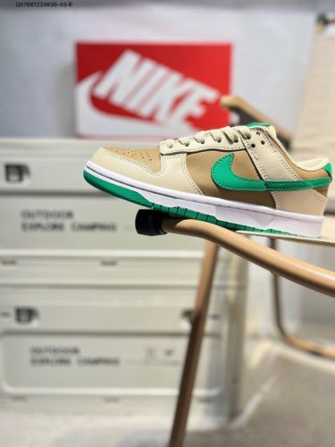耐克Nike Dunk Low 板鞋Sb系列经典百搭休闲运动板鞋加厚鞋舌的填充，使舒适性大大提升，同时也更方便穿脱中底部分则加入了脚感柔软舒适Zoomair气垫