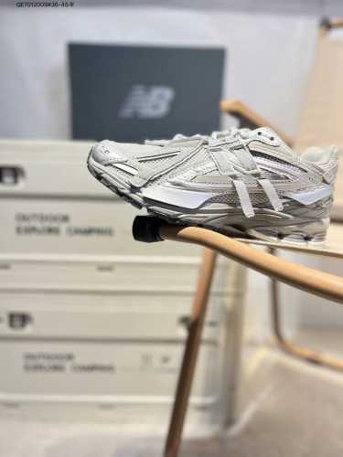New Balance 1906系列复古老爹风休闲鞋 #采用轻质牛剖革拼接透气网眼衬垫织物鞋面材质 T-Beam大底提供足步弓支撑，保持步态稳定 后跟搭载外露缓