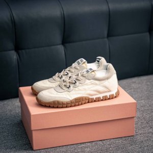 核心私 Miumiu 25Ss Tyre系列春夏新款 饼干鞋 阿甘鞋休闲运动鞋Miumiu最新爆款 前卫大胆的设计，风格融于此款厚底帆布运动鞋的简约线条，别致徽
