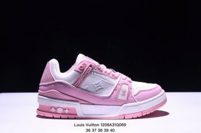 路易威登 Louis Vuitton Lv路易威登板鞋 时尚运动鞋 潮厚底增高鞋 。舒适防滑底和百搭性霸屏整个时尚娱乐圈，细节调整完美主义！采用柔软皮革鞋面，独