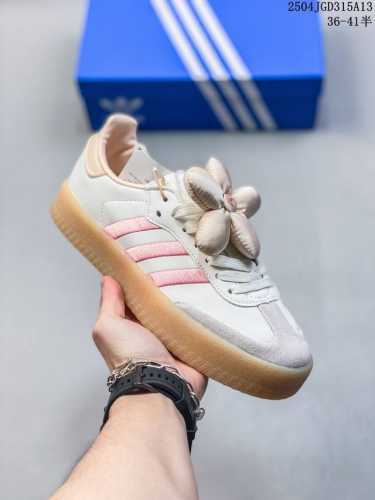 Adidas三叶草Samba Valentne 厚底休闲板鞋 实拍首发 该鞋款鞋面采用多种材料拼接 缝 车线 Superstar系列又备受众多滑板爱好者的青睐
