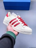 集图 Adidas 阿迪达斯奇葩联名来袭Adidas X Avavav Supersta 橡胶鞋套丢失扣80元 升级采用移膜牛剖革革鞋面材质，改良全包围鞋垫，正