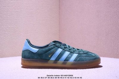 阿迪达斯 Adidas Originals Gazelle Indoor复古三叶草防滑透明橡胶板鞋经典运动鞋。这款经典鞋,忠于原版设计,缀撞色三条纹和鞋跟饰片。