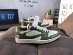 耐克 Air Jordan 1 *冠军联名,设计师Diy高端定制军绿白时尚配色 采用柔软皮革面料带来超高舒适度体验的同时兼备百搭效果 定制鞋盒 大厂纯原品质出货