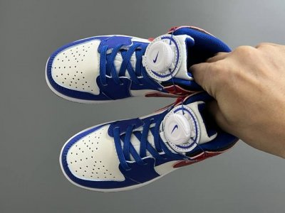 乔一中帮锁扣专柜版儿童运动休闲鞋 SIZE：24-37码 新工厂新工艺 经典乔一款式 精致锁扣设计，穿脱超级方便 耐磨防滑大底，脚感超赞