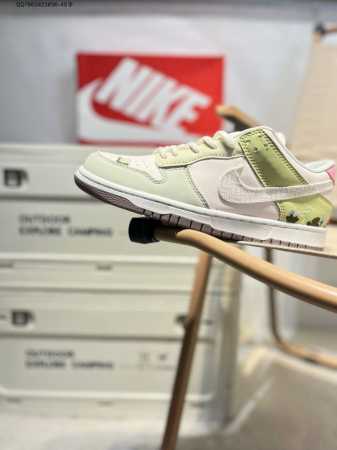 耐克Nike Dunk Low 板鞋Sb系列经典百搭休闲运动板鞋加厚鞋舌的填充，使舒适性大大提升，同时也更方便穿脱中底部分则加入了脚感柔软舒适Zoomair气垫 - 点击图像关闭