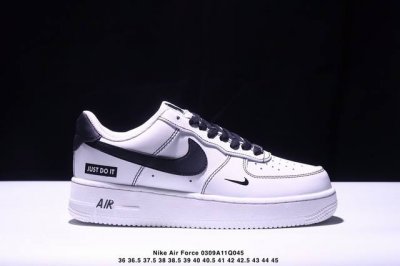 140 真标耐克Nike Air Force 1“07空军一号低帮百搭休闲运动板鞋。柔软、弹性十足的缓震性能和出色的中底设计，横跨复古与现代的外型结合，造就出风