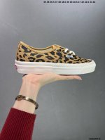Vans Tdc Sk8-Mid Reissue Mg 2024 春夏季 限定款 最纯正的vans街头风格配上标志性 日式设计审美 系列通过不同的材质拼接呈现独