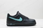 公司级耐克Nike Air Force 1“07空军一号低帮百搭休闲运动板鞋。柔软、弹性十足的缓震性能和出色的中底设计，横跨复古与现代的外型结合，造就出风靡全球