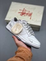 410支持放店 Nike Sb Dunk Low 斯图西系列 字幕白勾 周年高端定制 低帮休闲板鞋 Cs1688-103 #定制鞋盒 大厂纯原品质出货 超高清洁