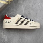 本地 核心私 Gucci X Adidas Original Superstar 古驰X 阿迪达斯 低帮 联名白灰红 贝壳头防滑耐磨轻便板鞋 鞋身整体采用米白色