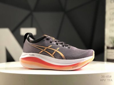 亚瑟士 Asics Gel-Nimbus 27 舒适防滑耐磨低帮休闲跑步鞋 鞋底采用了轻质发泡材料 并在后跟和前掌处采用了Asics亚瑟士核心科技-Gel缓震胶