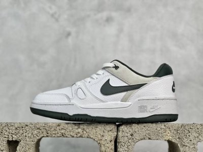 放店私 Nike Full Force Low 时尚复古运动板鞋，复古气质爆棚！近年来复古风的兴起，众多品牌纷纷推出自己的全新鞋款，势必要拿下口味极刁的球鞋爱好