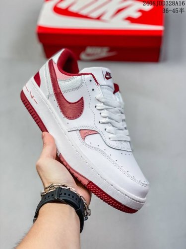 真标w Nike Gamma Force兼顾舒适脚感和出众风范，演绎匠心之作。结构性的支撑贴合感结合复古篮球设计，塑就场外全明星风范。 货号:Fq8877- 尺
