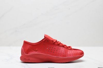 公司级Nike Air Superfly耐克2025新款减震复古银色跑鞋女鞋 该运动鞋的亮点在于其穿孔金属银色皮革鞋面，呈现出未来感和抛光外观。与此设计相得益彰