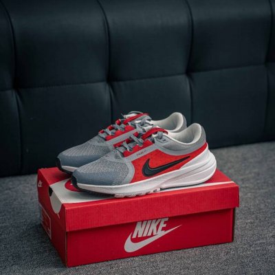 核心私 Nike Star Runner 5鞋子的设计非常现代，流线型的外观不仅美观，还减少了空气阻力，让我在跑步时感觉更加轻盈。鞋面采用了透气材料，即使在炎热
