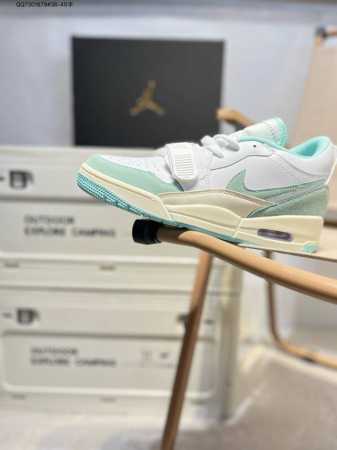 Air Jordan Legacy 312 乔丹篮球鞋系列 号称 “最强三合一” 的 Jordan Legacy 312，自然有着杂交结合的设计，它的名字就展现 - 点击图像关闭