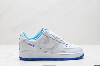 真标耐克nike Air Force 7Lx空军一号低帮百搭休闲运动板鞋。柔软、弹性十足的缓震性能和出色的中底设计，横跨复古与现代的外型结合，造就出风靡全球三十