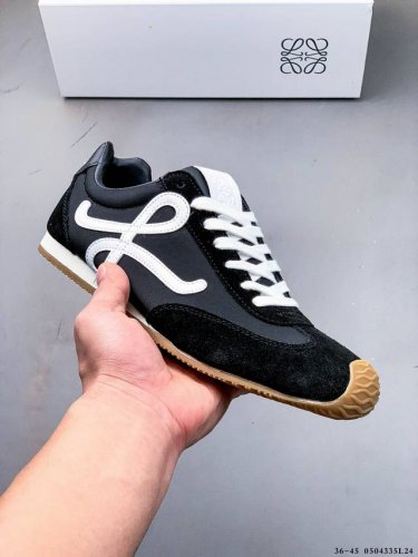 集图 Loewe罗意威 Ballet Runner 2.0小牛皮 圆头系带 低帮 生活休闲鞋 罗意威全新版大头运动鞋Ballet Runner2.0，以其独特的