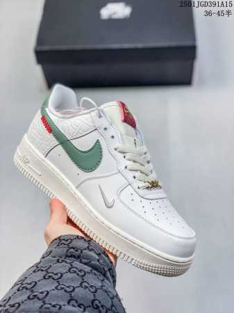 Nike Af1 耐克空军一号 Fa1系列透气孔设计 提供出众透气表现 泡棉鞋底搭载内嵌式 Air 缓震系统 无痕橡胶外底具备出色抓地力与耐穿性 鞋口衬垫技术 - 点击图像关闭