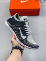 耐克Nike Free 4.0 Flyknit 赤足4.0 轻跑鞋 质感新焕升级 专为短打跑造 鞋如面袜般子柔贴软合 结合性弹沙线 赋双予足众出的紧包密覆效果