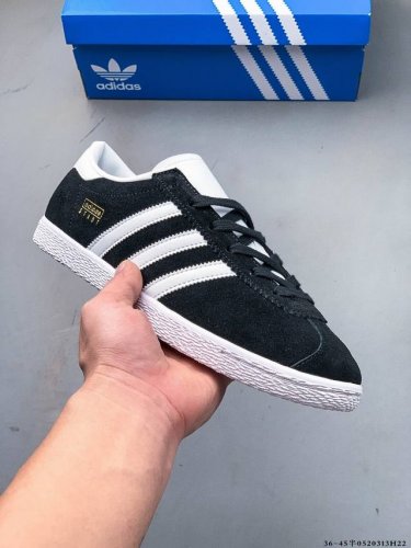 集图 阿迪达斯Adidas Stadt经典麂皮薄底运动板鞋 T头鞋 皮革和绒面革经典运动鞋以典藏足球鞋为灵感这款Stadt经典运动鞋植根足球传统 以别致皮革鞋面