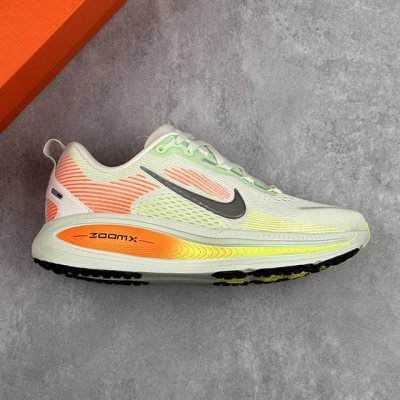 本地 核心私 公司级Nike Vomero 18 耐克 舒适减震防滑 低帮跑步鞋 全掌Reactx泡绵中底 前掌和后跟还配备了Air Zoom气垫单元 据说跑起