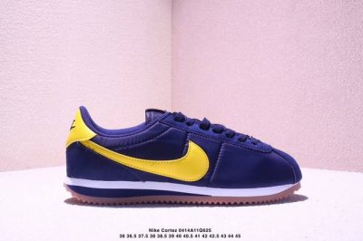 Nike 耐克 男女鞋真标半码制，采用纤维牛剖革组合反绒革鞋面材质，双层Eva切片组合高密度发泡防滑外底复古回归,初代跑鞋！耐克Nike Cortez Low