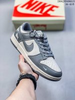 海外爆款限量发售！公司级 Nike Sb Dunk Low“斯图西联名 耀夜灰” 周年高端定制 低帮休闲板鞋 定制鞋盒 大厂纯原品质出货 超高清洁度 皮料切割干