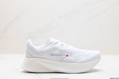 真标原楦原纸版开发版型#采用超轻透气3D针织网眼材料结构鞋面及打印logo细节#中底嵌入fuelcell轻量化技术组合全掌碳纤维板这双玩家口中 艺术品 的重磅联