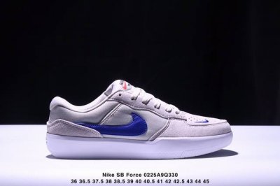 真标耐克Nike Sb Force 58低帮休闲板鞋 是一款将前沿创新带入街头的单品 它具有硫化杯底 具有出色的耐用性和灵活性 使用帆布和绒面革 在饰面上放置通