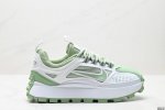 公司级Nike Reactx Pegasus Trail 2026 越野跑步鞋 兼顾迅疾外观和稳固脚感 后跟覆面和中足动态支撑巧妙融合 缔造稳定顺畅的迈步体验
